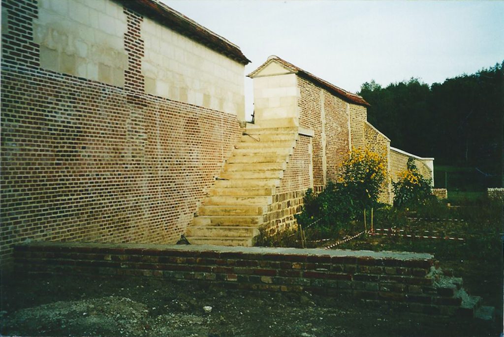 Mur et escalier du jardin de curé après